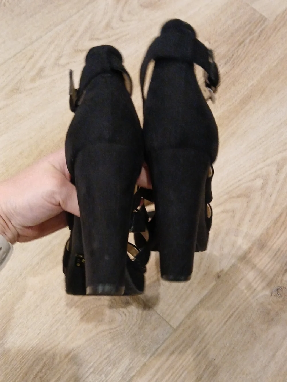 Chinese Laundry Black Suede Multi-Strap Block Heels 8.5 - Picture 4 of 7